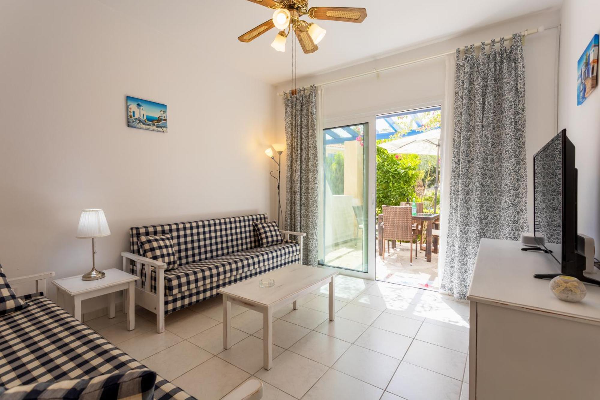 Regina Gardens Lovely Apartment Paphos Exterior photo