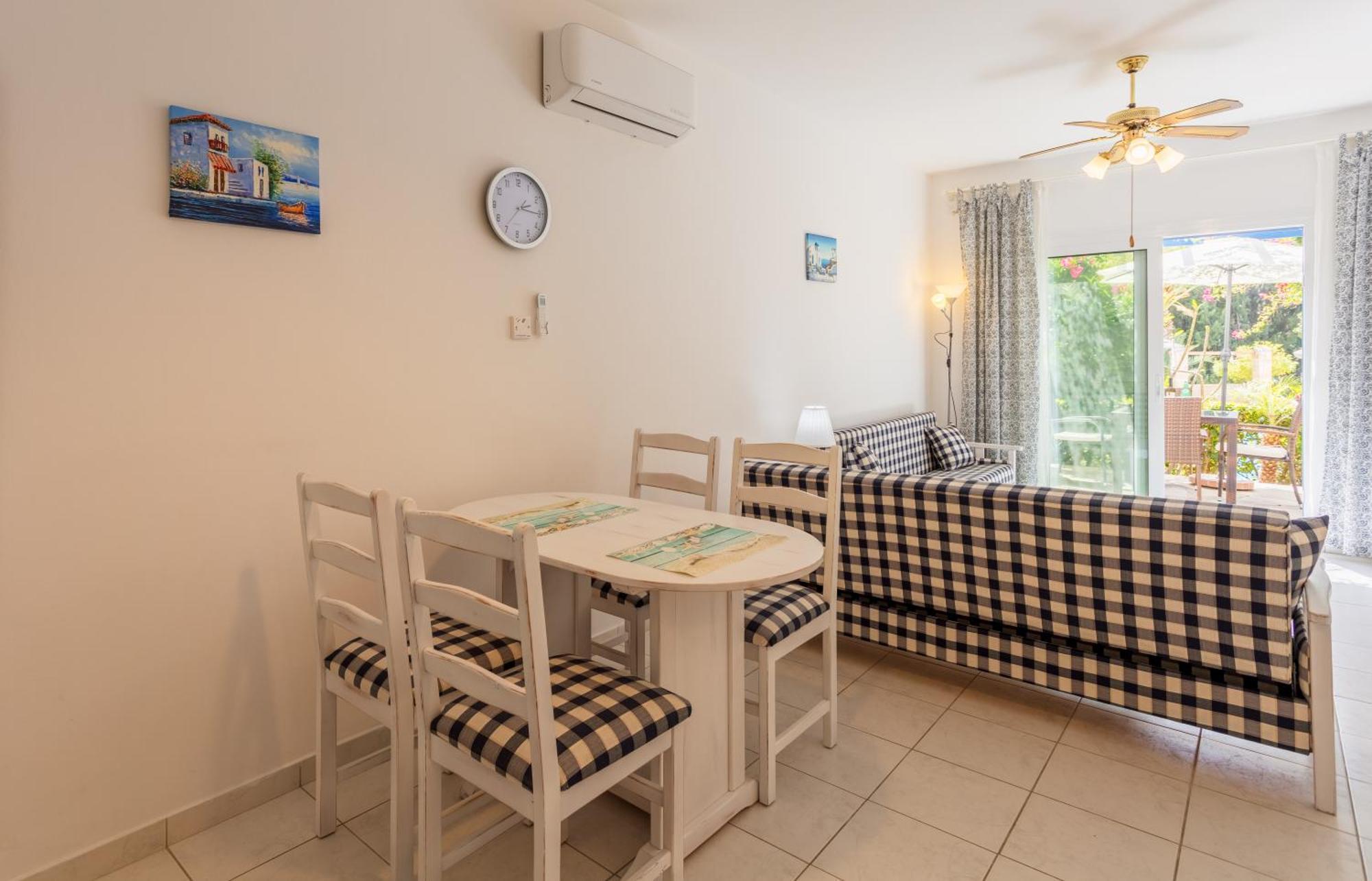Regina Gardens Lovely Apartment Paphos Exterior photo