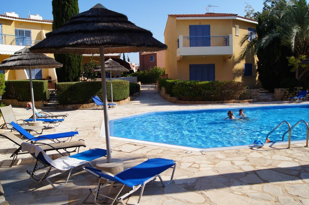 Regina Gardens Lovely Apartment Paphos Exterior photo
